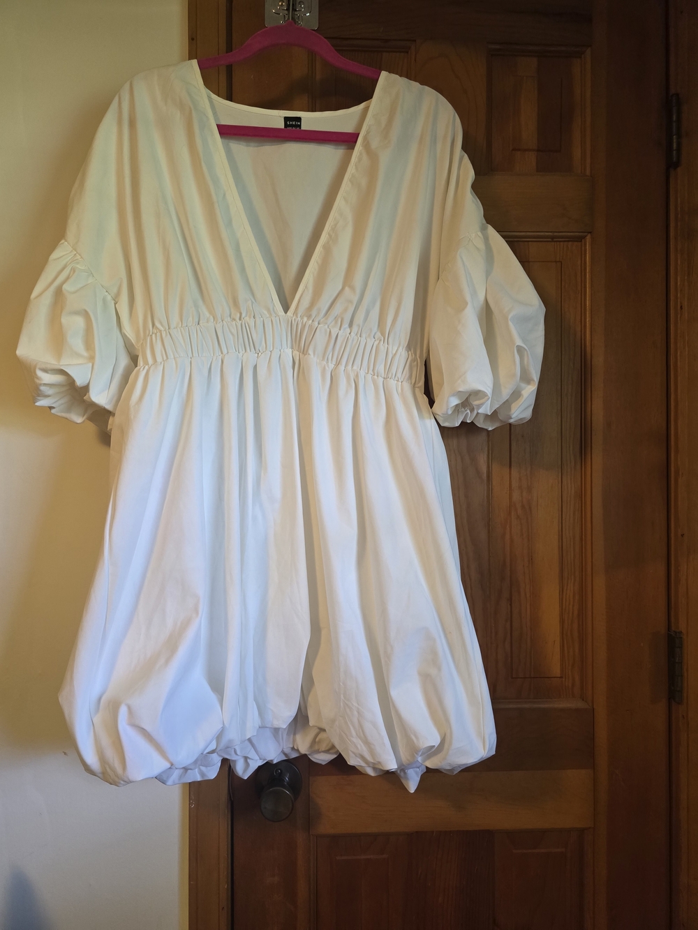Women’s White V-Neck Puff Sleeve Bubble Hem Dress